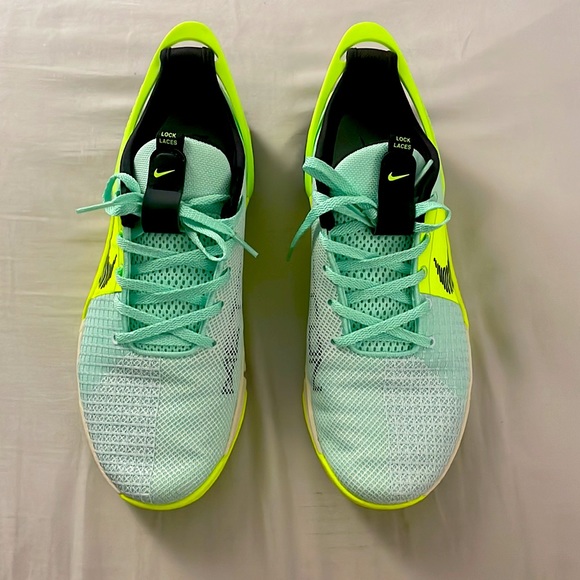 Nike Metcon 8 FlyEase Men’s Easy On/Off Training Shoes - Picture 2 of 3